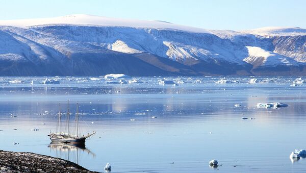 Un barco en Groenlandia - Sputnik Mundo