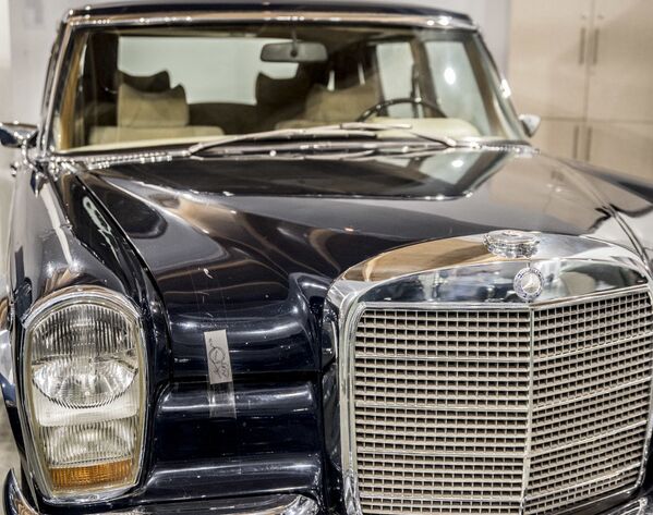 Автомобиль Mercedes Benz 600 Pullman последнего иранского шаха Мохаммеда Резы Пехлеви в Музее королевских автомобилей на территории бывшей резиденции шаха во дворце Saadabad в Иране - Sputnik Mundo