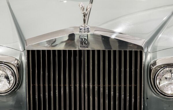Автомобиль Rolls Royce Corniche Saloon последнего иранского шаха Мохаммеда Резы Пехлеви в Музее королевских автомобилей на территории бывшей резиденции шаха во дворце Saadabad в Иране - Sputnik Mundo