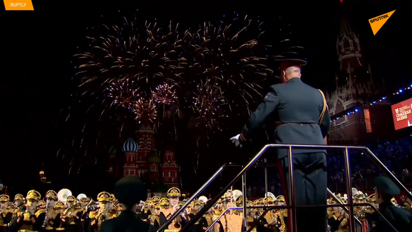 La Plaza Roja se pone de gala para el festival de música militar Torre Spásskaya - Sputnik Mundo
