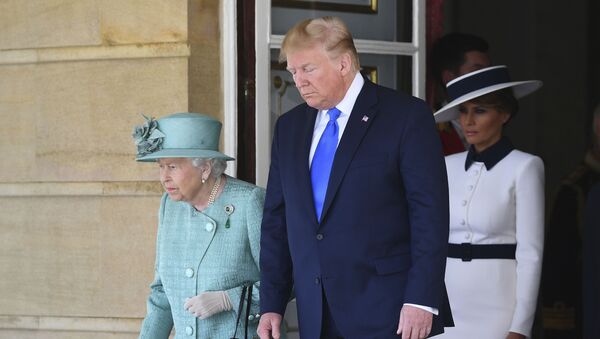 La reina británica Isabel II y el presidente de EEUU, Donald Trump - Sputnik Mundo