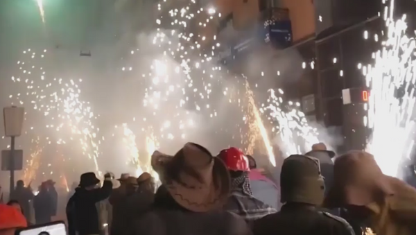 Un festival pirotécnico en las calles de Paterna en España - Sputnik Mundo