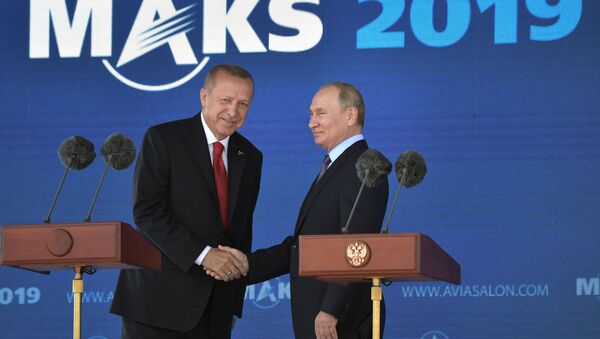 Los presidentes de Rusia y Turquía, Vladímir Putin y Recep Tayyip Erdogan, inauguran el MAKS 2019 - Sputnik Mundo