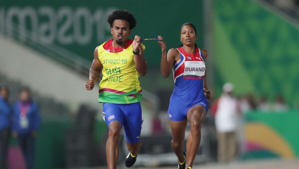 Omara Durand, velocista cubana (a la derecha) - Sputnik Mundo