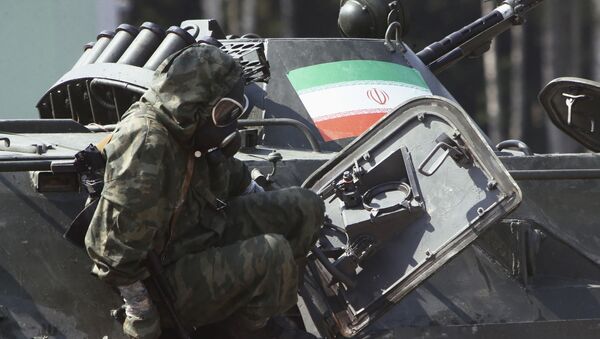 Un soldado iraní durante un concurso militar en Rusia - Sputnik Mundo