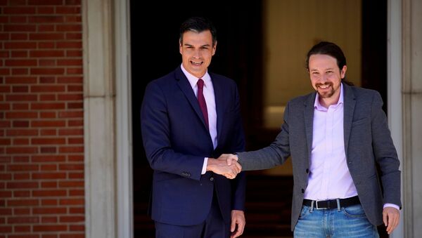 Presidente del Gobierno español en funciones, Pedro Sánchez, y secretario general de Podemos, Pablo Iglesias - Sputnik Mundo