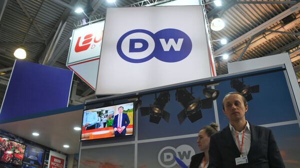 logo de Deutsche Welle - Sputnik Mundo