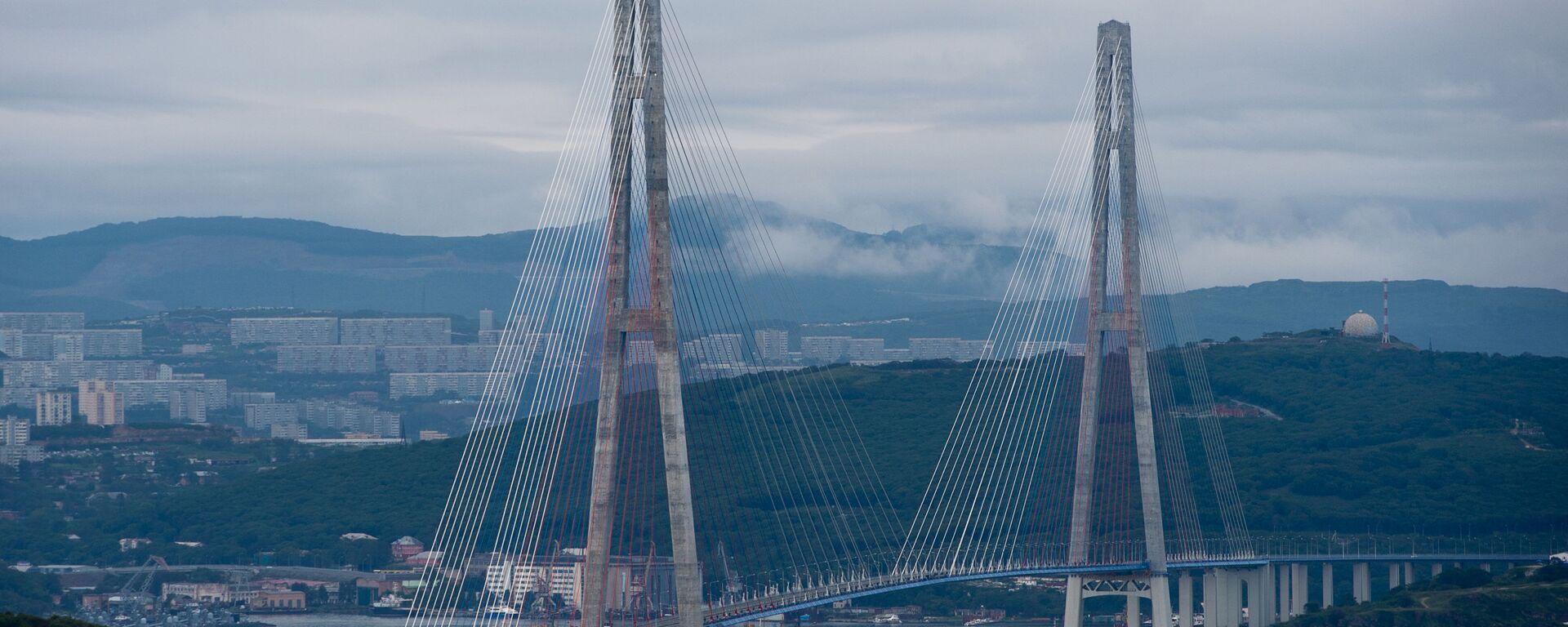 El puente de la isla Russki en la ciudad rusa de Vladivostok - Sputnik Mundo, 1920, 04.09.2019