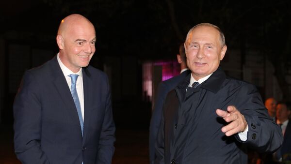 El presidente de la FIFA, Gianni Infantino, y el presidente de Rusia, Vladímir Putin - Sputnik Mundo