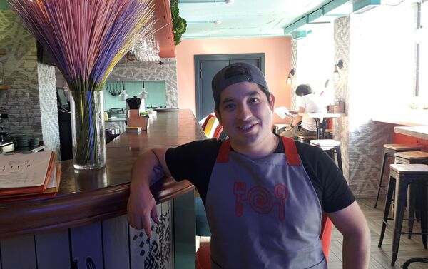 Orlando Baldeón en el restaurante 'Lima' - Sputnik Mundo