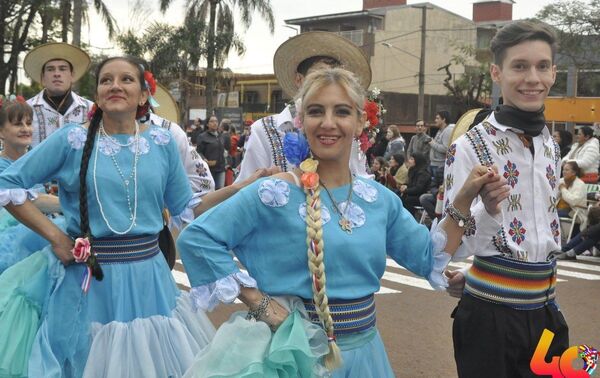 Desfile inaugural de la Fiesta Nacional del Inmigrante (Oberá, Argentina) - Sputnik Mundo