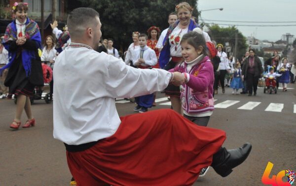Desfile inaugural de la Fiesta Nacional del Inmigrante (Oberá, Argentina) - Sputnik Mundo