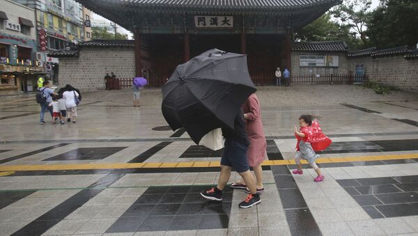 El tifón Lingling en Corea del Sur - Sputnik Mundo