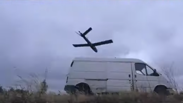 Un dron kamikaze Giez WARable Fly en acción - Sputnik Mundo