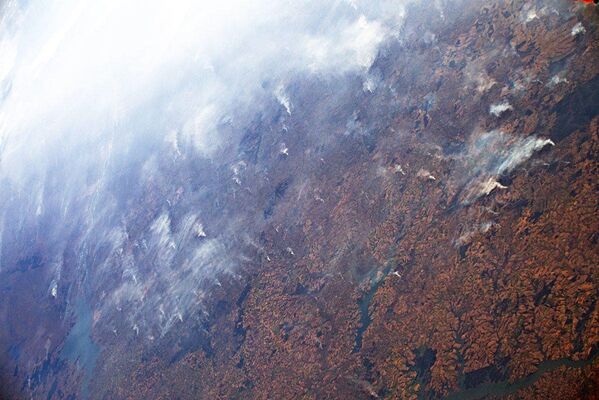 Así se ve desde el espacio el 'pulmón del planeta' quemado

 - Sputnik Mundo