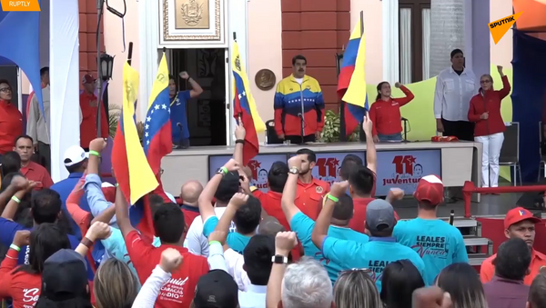 Los jóvenes venezolanos rodean el Palacio de Miraflores en Caracas - Sputnik Mundo