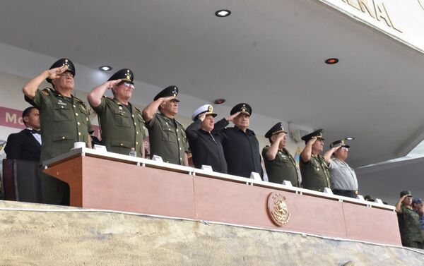 Altos mandos del Ejército mexicano observaron el ensayo del desfile cívico militar que se presentará en el Zocalo el próximo 16 de septiembre, Día de la Independencia de México - Sputnik Mundo