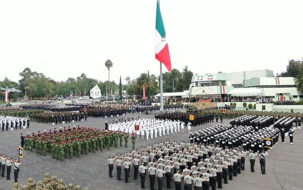 Efectivos militares presentes en el ensayo del desfile del 16 de septiembre en la Ciudad de México - Sputnik Mundo