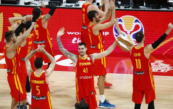 La selección española festeja su triunfo en la Copa Mundial de baloncesto - Sputnik Mundo