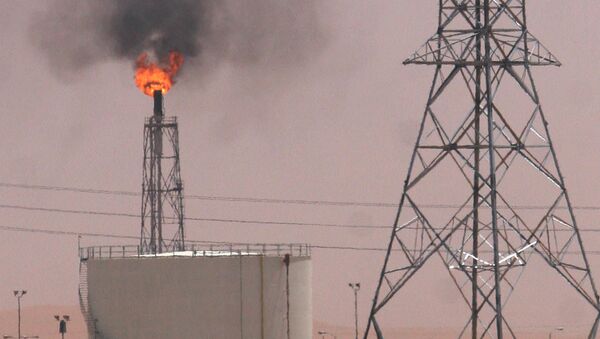 Una refinería saudí en Khurais - Sputnik Mundo