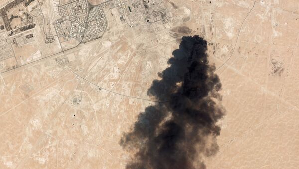 Consecuencias de los ataques con drones a las refinerías de Saudi Aramco - Sputnik Mundo