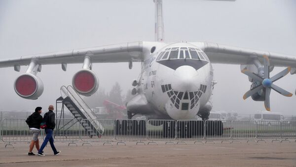 El avión de transporte ruso IL-76 - Sputnik Mundo