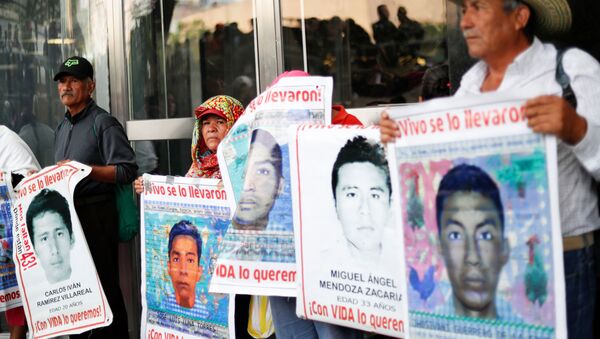 Los retratos de los estudiantes desaparecidos en Ayotzinapa - Sputnik Mundo