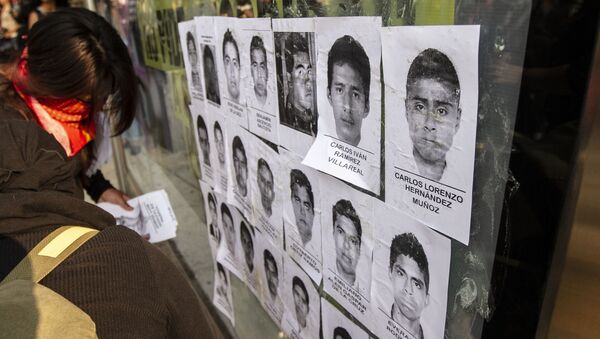 Retratos de los 43 estudiantes de Ayotzinapa desaparecidos por policías de Guerrero el 26 de Setiembre de 2014.  - Sputnik Mundo