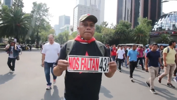 Los 43 desaparecidos de Ayotzinapa: la marcha por justicia en México - Sputnik Mundo