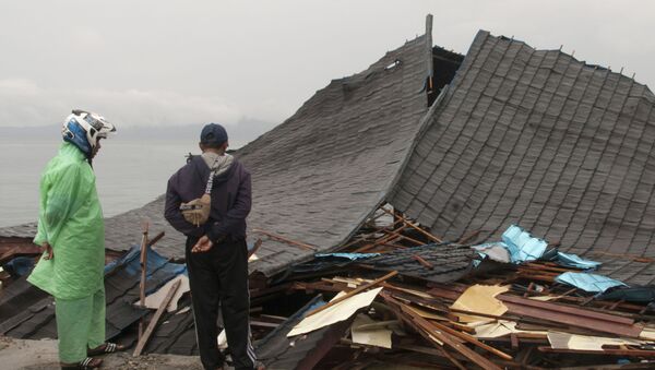 Consecuencias del terremoto ocurrido en las islas Molucas, Indonesia - Sputnik Mundo