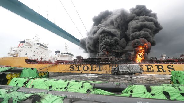 El incendio en el petrolero Stolt Groenland - Sputnik Mundo