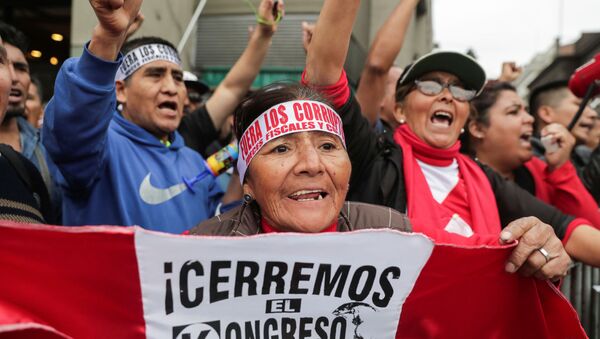 Movilización en apoyo al cierre del Congreso de Perú - Sputnik Mundo