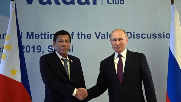 El presidente de Filipinas, Rodrigo Duterte con su homólogo ruso, Vladímir Putin - Sputnik Mundo