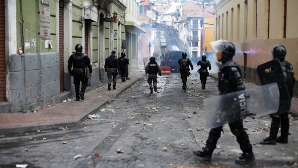 Los policías en las calles de Quito - Sputnik Mundo