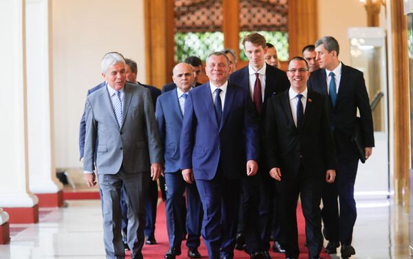 El vice primer ministro de Rusia, Yuri Borísov, junto al canciller venezolano, Jorge Arreaza - Sputnik Mundo