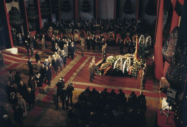 Ceremonia de despedida de Leonid Brézhnev, secretario general del Partido Comunista de la Unión Soviética - Sputnik Mundo