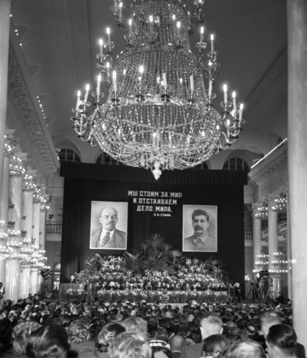 La Sala de las Columnas durante la III Conferencia de los partidarios de la paz - Sputnik Mundo
