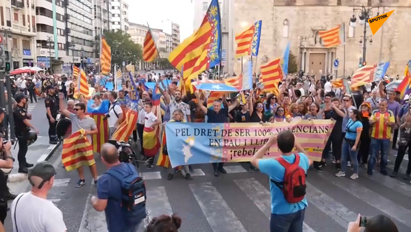 Tensión en Valencia entre grupos a favor de la independencia catalana y la ultraderecha - Sputnik Mundo