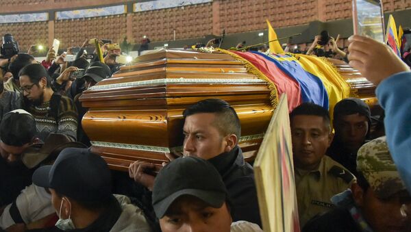Homenaje a las dos víctimas indígenas fallecidas durante los enfrentamientos con la policía en Ecuador - Sputnik Mundo