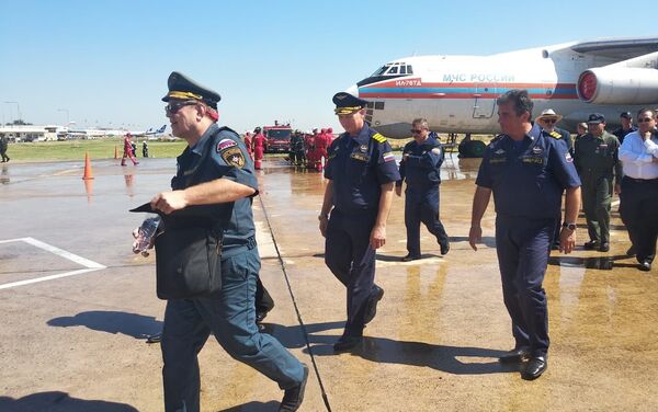 Los tripulantes del avión contraincendios ruso Il-76 en Bolivia - Sputnik Mundo