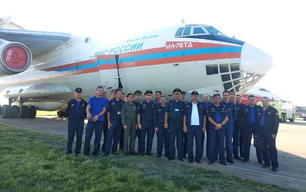 La tripulación del avión contraincendios ruso Il-76 en Bolivia - Sputnik Mundo