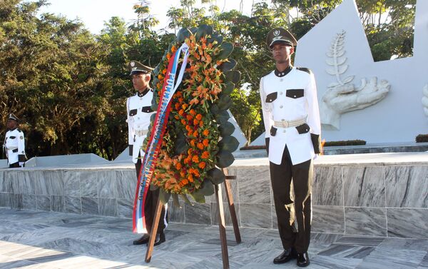 La ofrenda floral memorial al soldado internacionalista soviético en La Habana - Sputnik Mundo