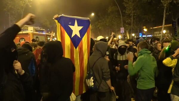 Barcelona y Madrid viven violentas protestas contra la sentencia del 'procés' - Sputnik Mundo