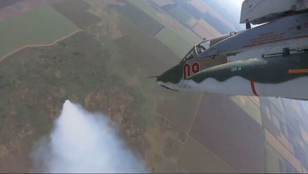 Así los Su-25SM3 eliminan los sistemas de defensa aérea en un vuelo vertiginoso - Sputnik Mundo