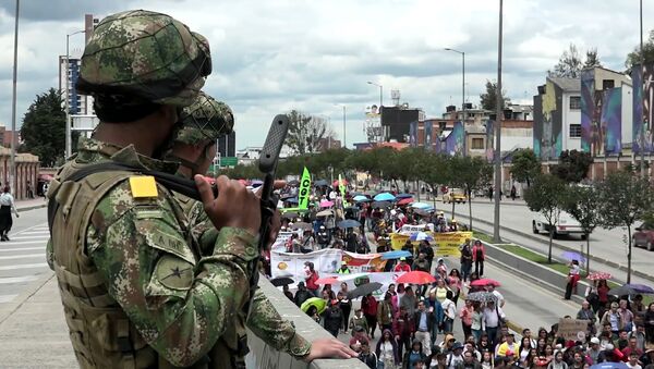 Protestas masivas en Bogotá contra la reforma laboral y las pensiones - Sputnik Mundo