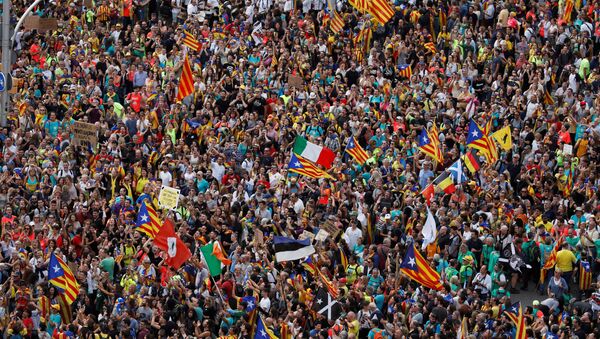 Protestas de independentistas catalanes en Barcelona, España - Sputnik Mundo