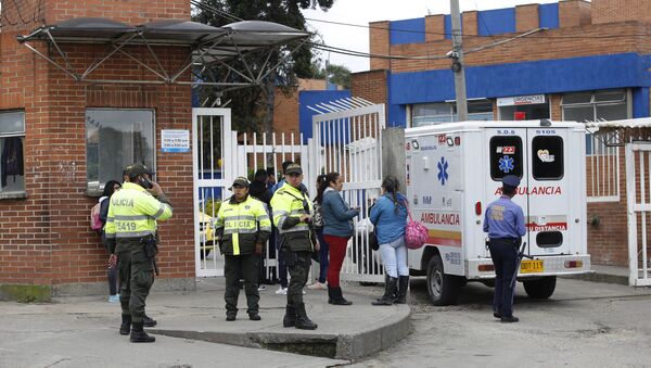 Agentes de la Policía colombiana y la ambulancia (archivo) - Sputnik Mundo