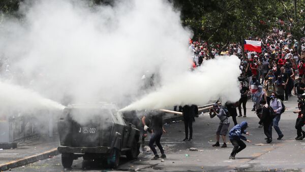 Sindicatos chilenos inundan Santiago en apoyo a las protestas - Sputnik Mundo