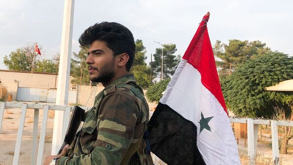 Un combatiente del Ejército sirio - Sputnik Mundo