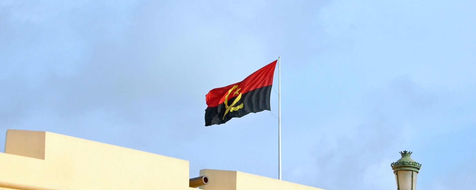 La bandera de Angola - Sputnik Mundo, 1920, 27.08.2022
